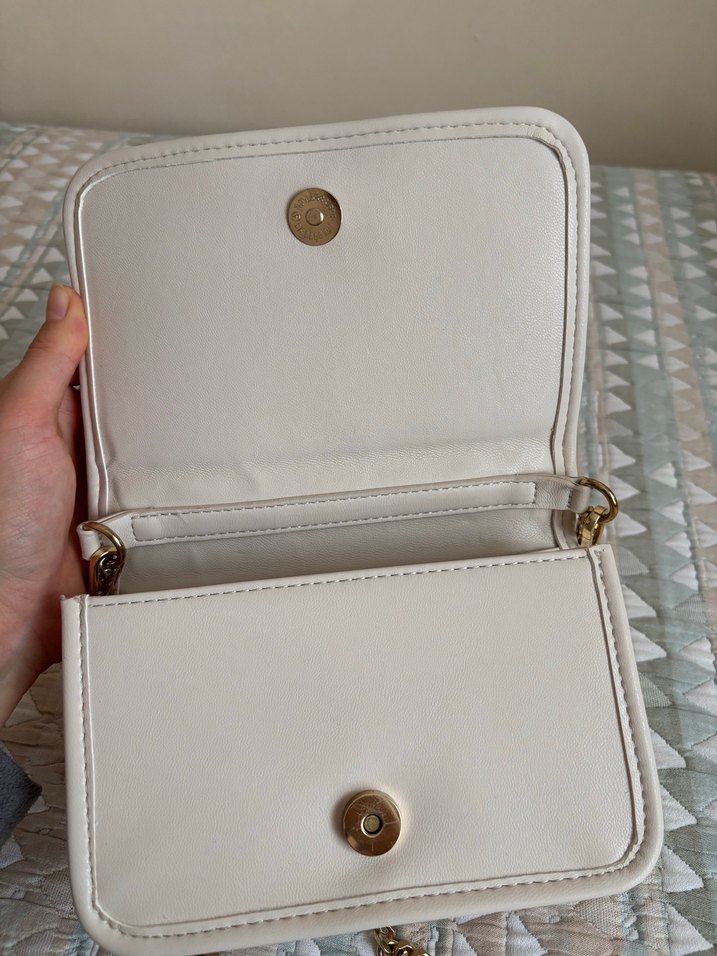 Zincirli krem çanta - Görsel 4