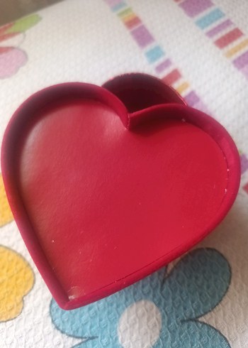 Kırmızı Kalp Şekilli Makyaj kutusu