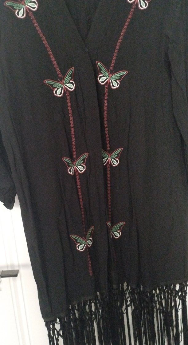 Uzun Siyah Nakışlı Püsküllü Kadın Kimono - Görsel 2