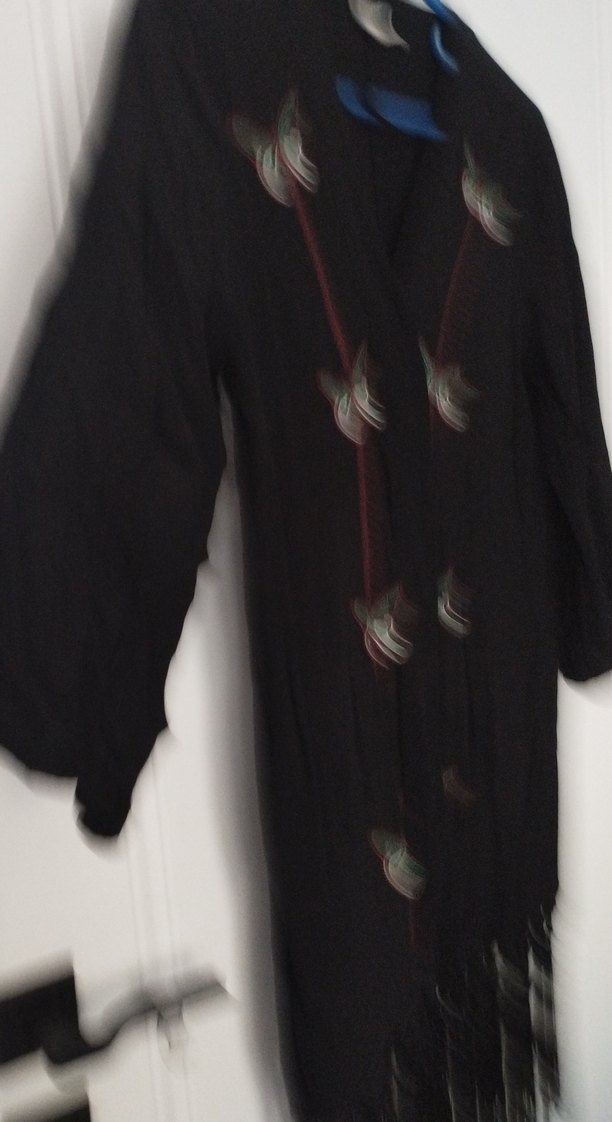 Uzun Siyah Nakışlı Püsküllü Kadın Kimono - Görsel 3