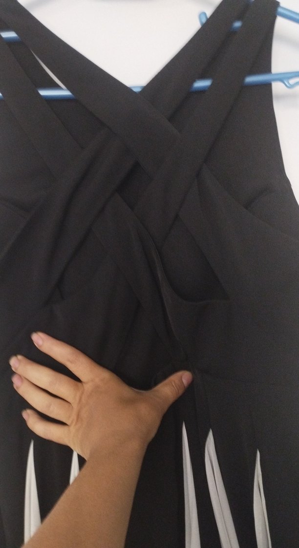 Siyah Pilili Uzun V Yaka Elbise - Görsel 3