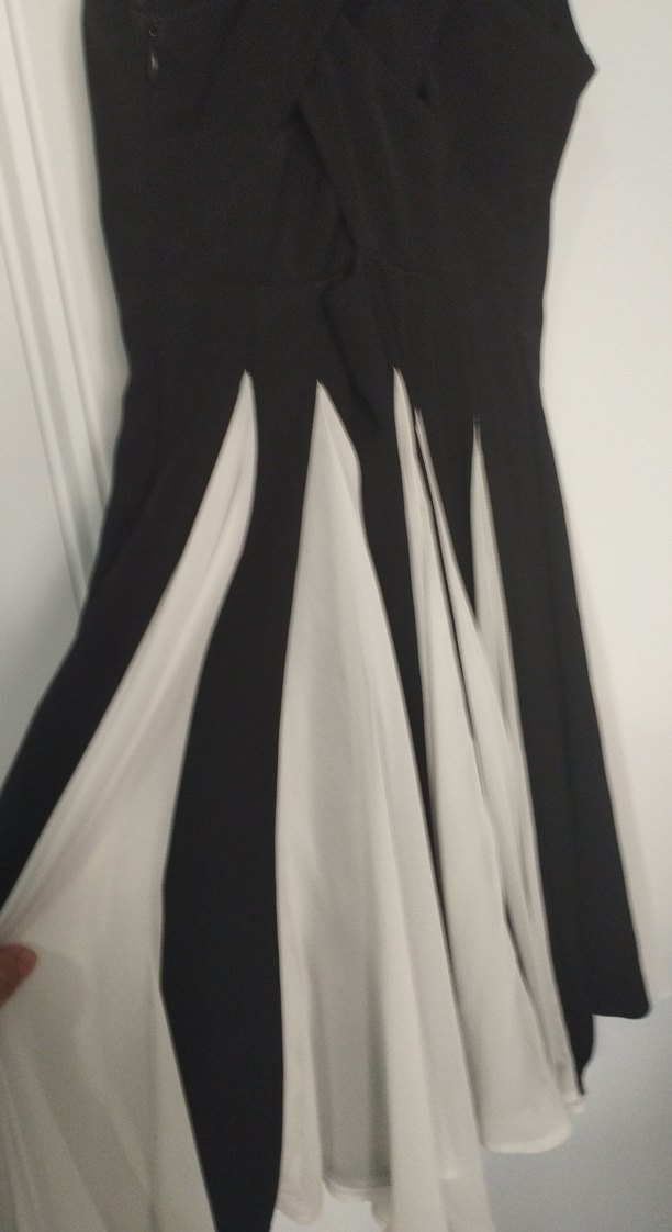 Siyah Pilili Uzun V Yaka Elbise - Görsel 4