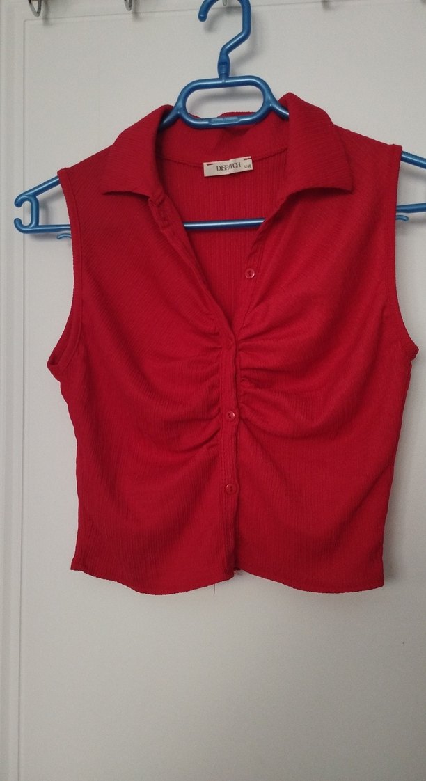 Kırmızı Düğmeli Kolsuz Mini Gömlek - Görsel 2