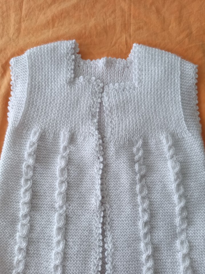 Kız Çocuk Beyaz Örgü Kolsuz Hırka - Görsel 3