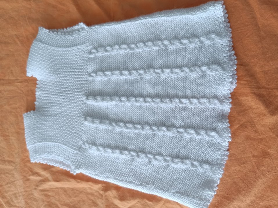 Kız Çocuk Beyaz Örgü Kolsuz Hırka - Görsel 5