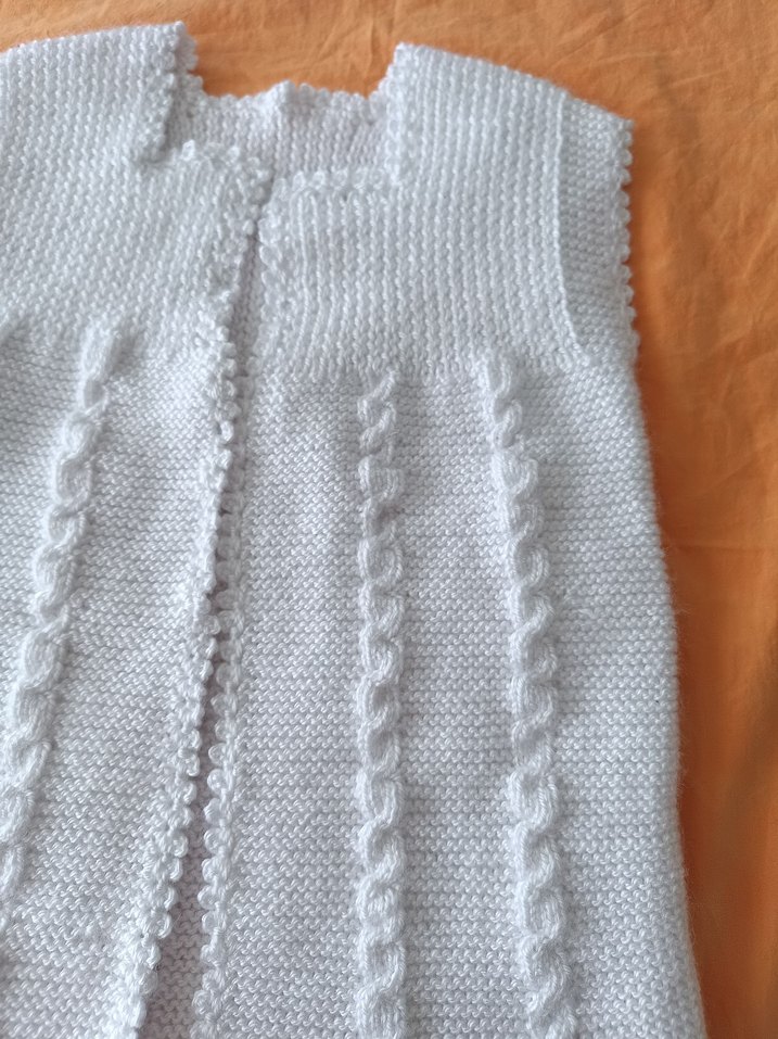 Kız Çocuk Beyaz Örgü Kolsuz Hırka - Görsel 2