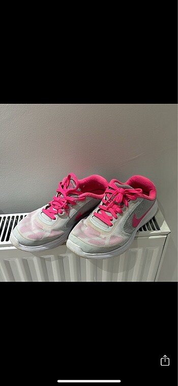 37 Beden Nike spor ayakkabı