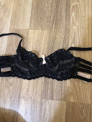 Desteksiz bralet sütyen