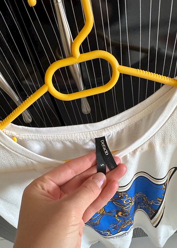 s Beden beyaz Renk Zincir Detaylı Beyaz Baskılı Kadın Tişört