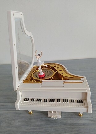 Piyano şekilli Müzik kutusu