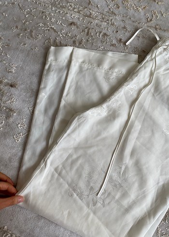 Uzun Beyaz Kadın Sabahlık - Görsel 9