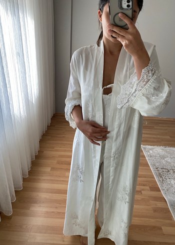 Uzun Beyaz Kadın Sabahlık - Görsel 3