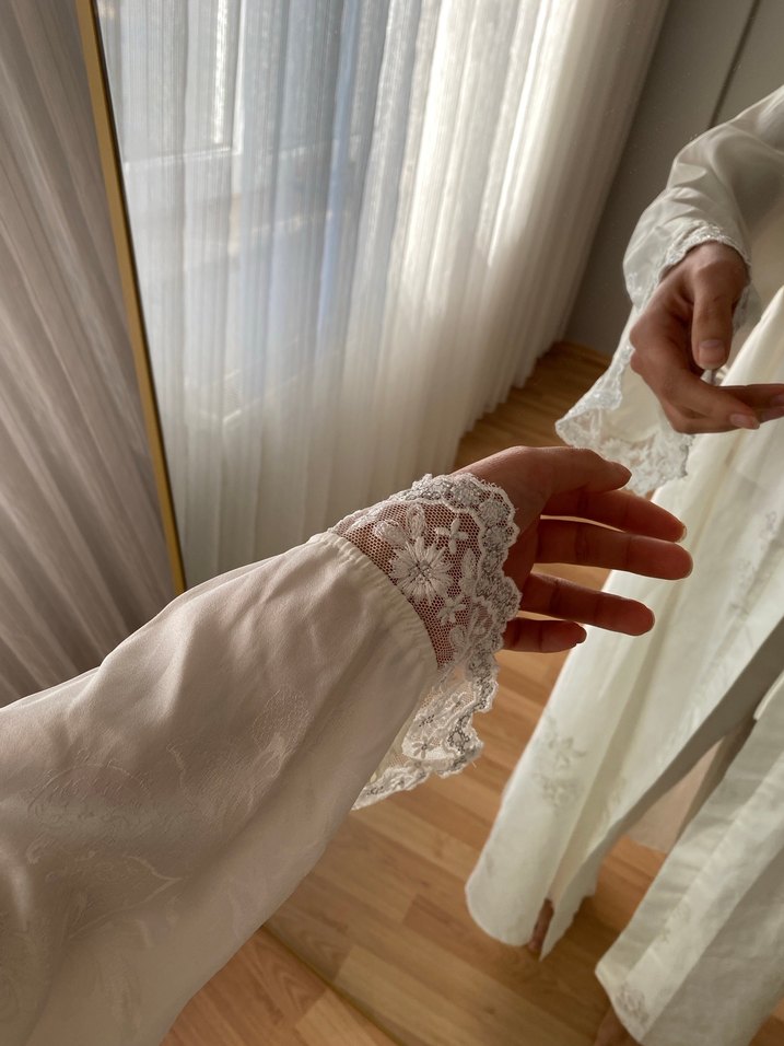 Uzun Beyaz Kadın Sabahlık - Görsel 4