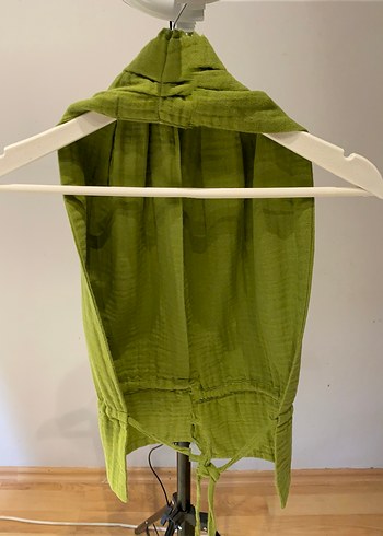 Sırtı açık yeşil keten bluz - Görsel 5