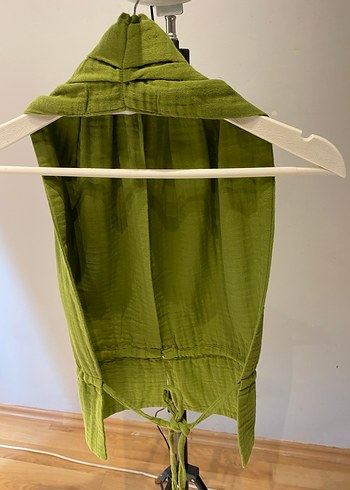 Sırtı açık yeşil keten bluz - Görsel 7