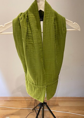 Sırtı açık yeşil keten bluz - Görsel 3