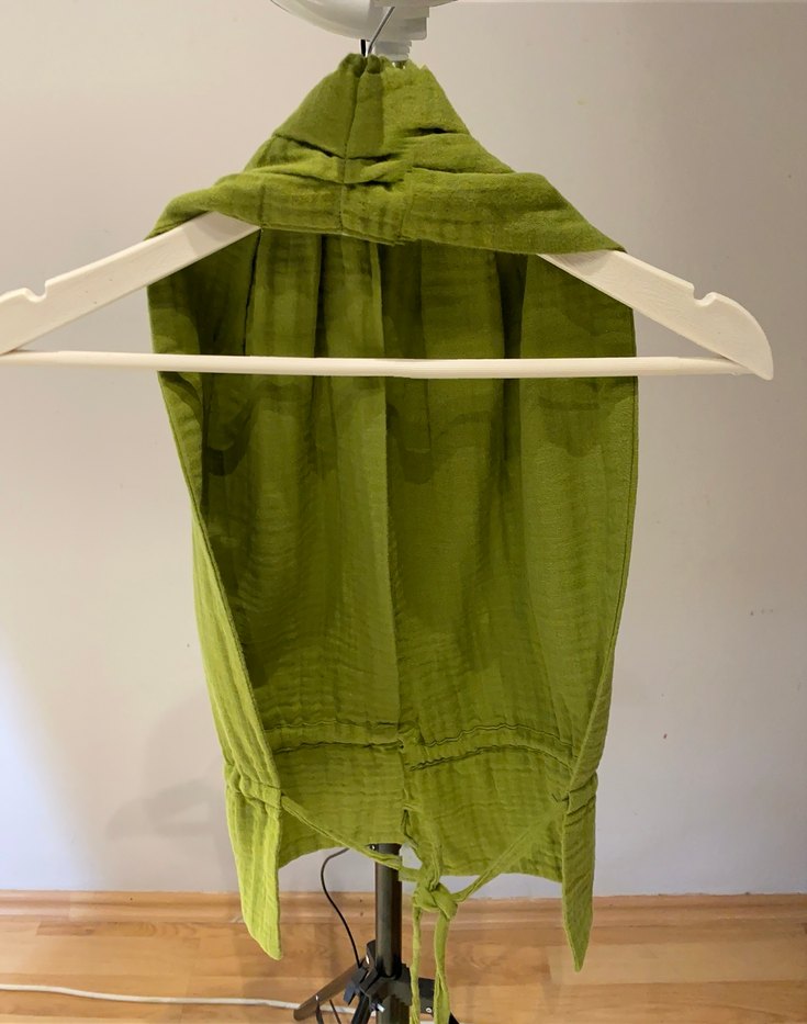 Sırtı açık yeşil keten bluz - Görsel 5