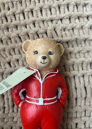 Kırmızı Tulumlu Ayıcık Figür - Görsel 3