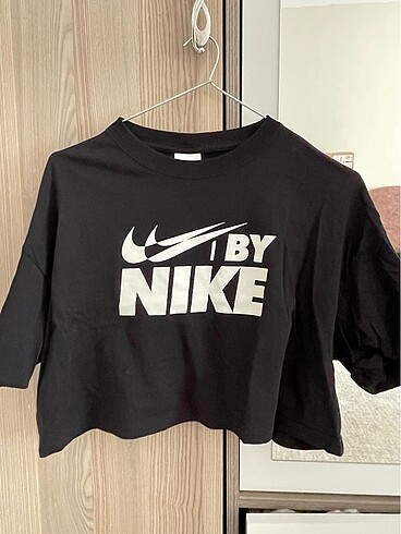 nike crop tshirt
