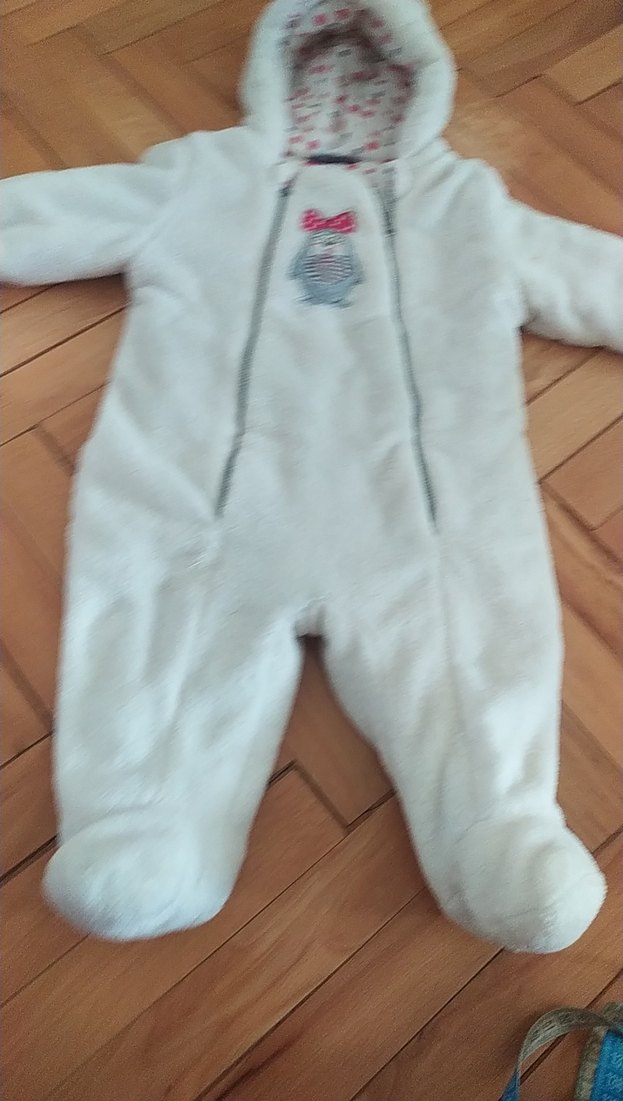 Kız Bebek Beyaz Kürklü Nakışlı Tulumu - Görsel 3