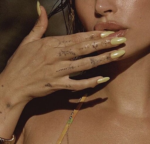 glazed butter yellow nails - takma tırnak