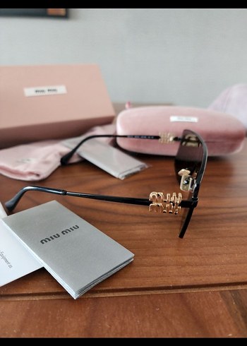 Miu Miu güneş gözlüğü - Görsel 4