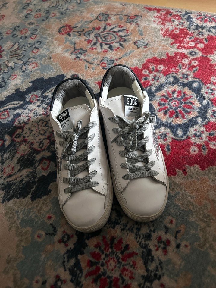 Beyaz Gri Desenli Bağcıklı Spor Ayakkabı - Görsel 2