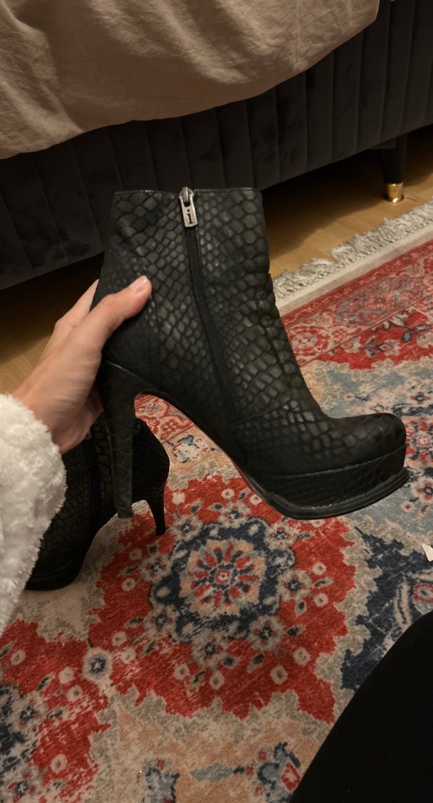 Yılan Desenli Siyah Platform Topuklu Bot - Görsel 3