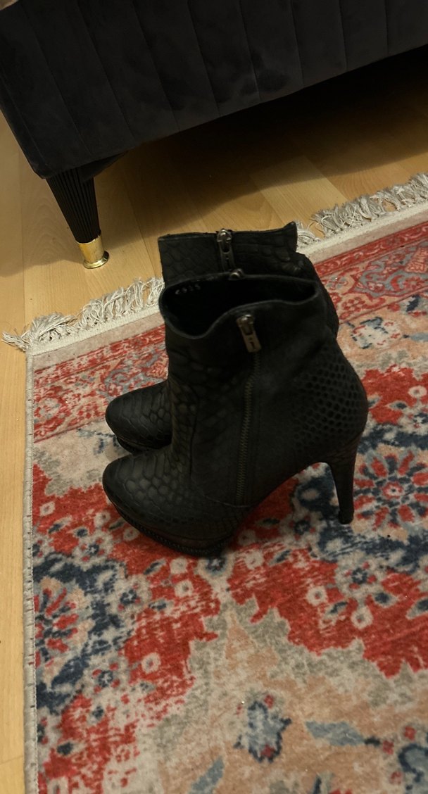 Yılan Desenli Siyah Platform Topuklu Bot - Görsel 2