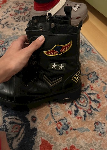 Kemer Detaylı Siyah Deri Biker Bot - Görsel 2