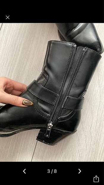 36 Beden siyah Renk zara tokalı kısa bot