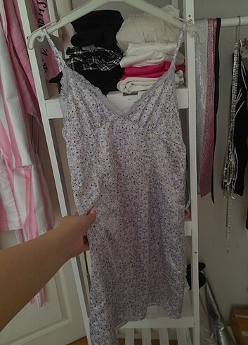 H&M Saten çiçekli elbise