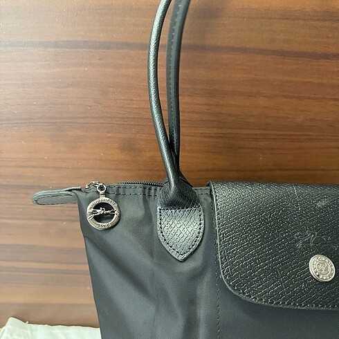  Beden siyah Renk Longchamp no 1 kol çantası