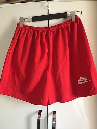 Nike kırmızı beli lastikli şort