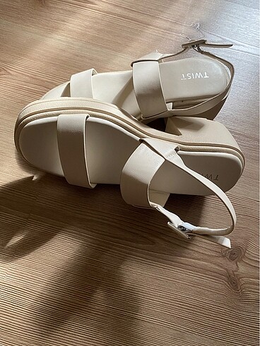 39 Beden ten rengi Renk Orijinal Twist Sandalet