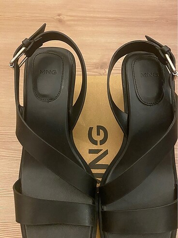 38 Beden ORJİNAL MANGO SANDALET!!