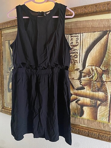 42 Beden H&M ELBİSE..OMUZDAN ETEK UCUNA UZUNLUĞU 83 cm