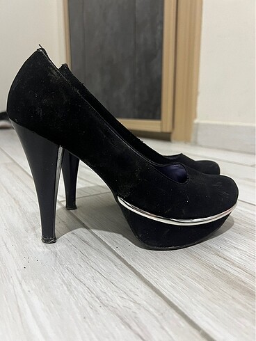 Siyah süet platform topuklu ayakkabı