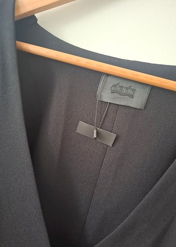 Siyah kruvaze asimetrik elbise - Görsel 2