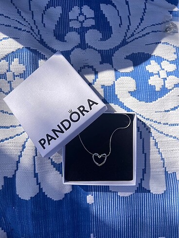 Diğer Ünlü Pandora Tarzı Kalpli Kolye