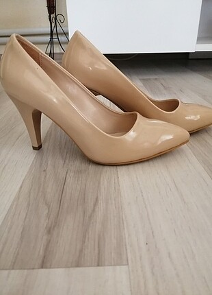 Nude Rugan Sitiletto