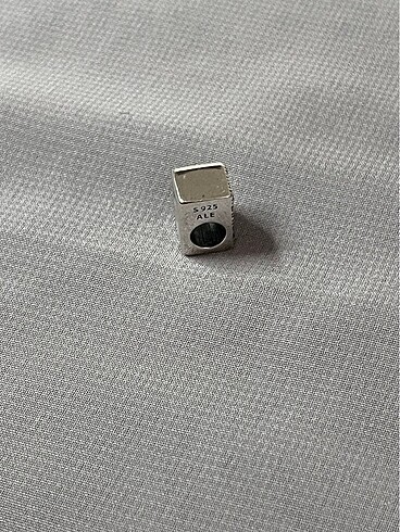 Pandora B harfi Charm