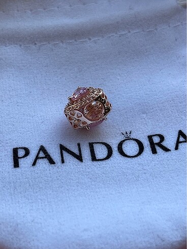 Pandora ışıltılı kademeli kalp rose charm