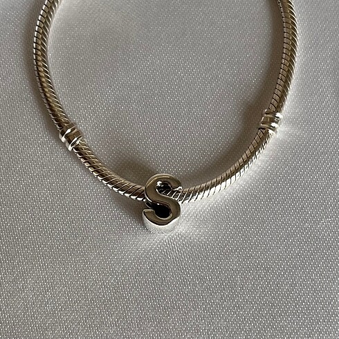 Beden beyaz Renk S harfi charm #beğeni