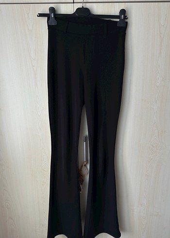 Stradivarius Kemerli Kadın İspanyol Paça Pantolon