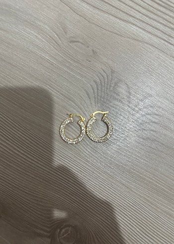 Parlak Mini Altın Renkli Taşlı Halka Küpe