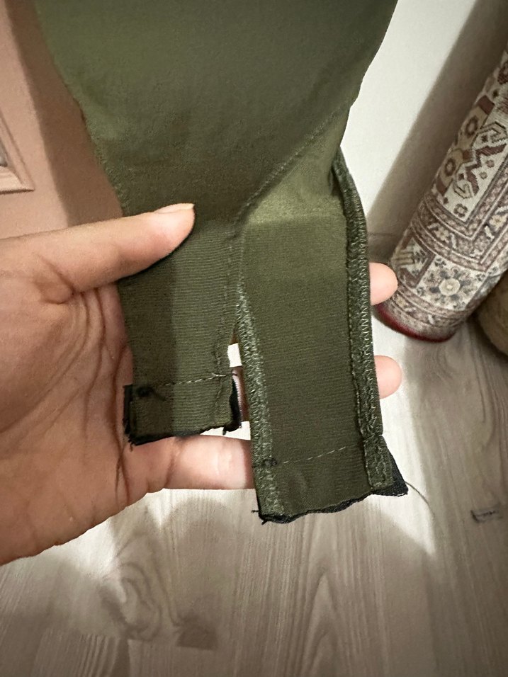 Koyu Yeşil Yüksek Yakalı Kolsuz Bodysuit - Görsel 3