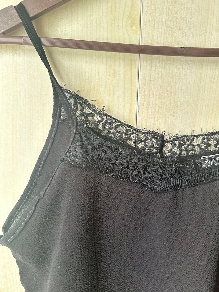 Dantel Detaylı Siyah V Yaka Kadın Atlet - Görsel 2