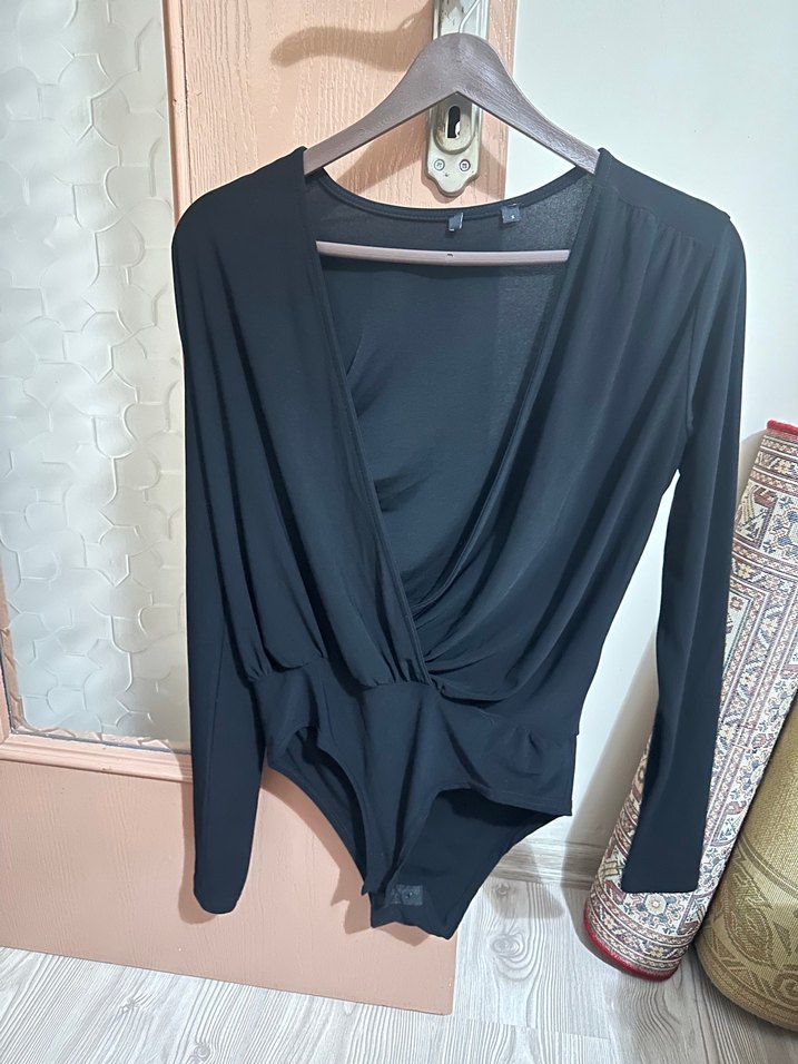 Drapeli Siyah V Yakalı Kadın Bluz - Görsel 4