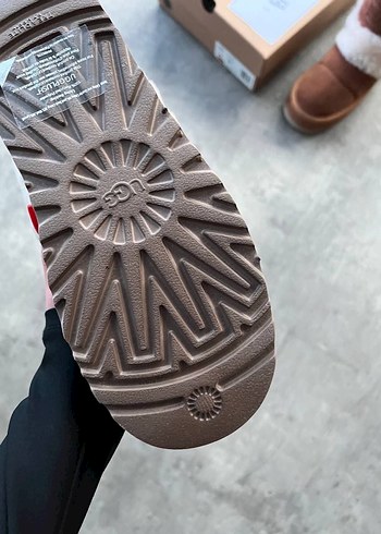 Ugg UGG CLOUDPEAK Tüylü Taba Süet Kadın Bot